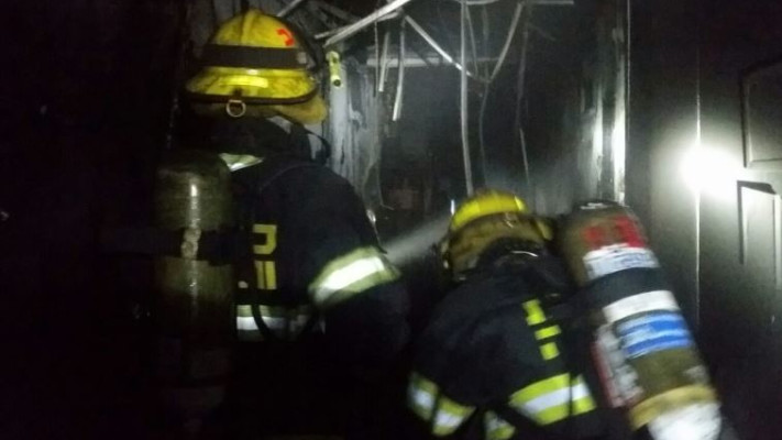 השרפה במשרדי בצלם. צילום: דוברות כב&quot;ה ירושלים