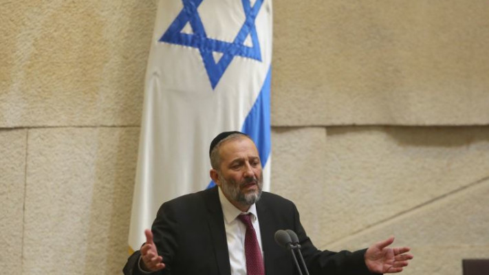 השר דרעי. אם למפלגתו סגירת המרכולים חשובה מספיק כדי לסכן הקואליציה, היא ראויה לשבח. צילום: מרק ישראל סלם