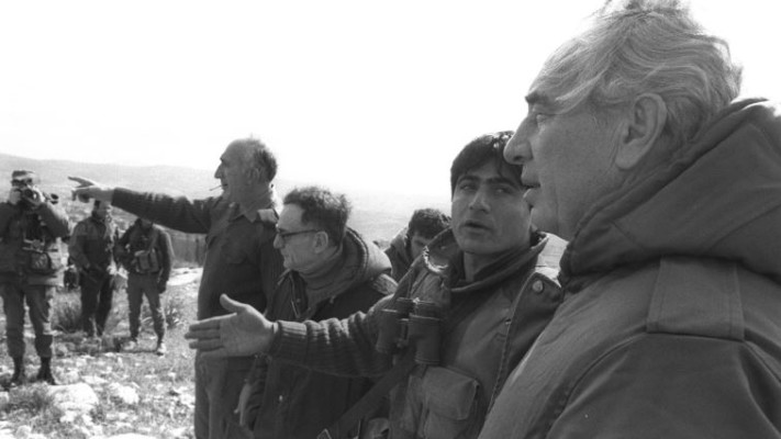 שמעון פרס במלחמת לבנון. צילום: נתי הרניק, לע&quot;מ