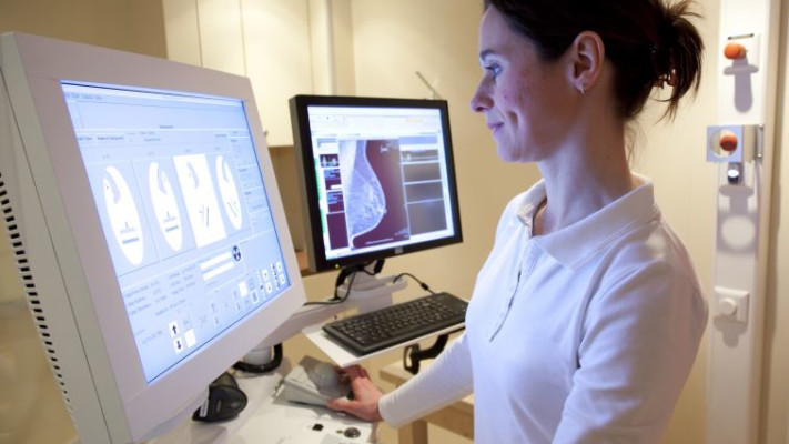 בדיקת ממוגרפיה. צילום: אינגאימג