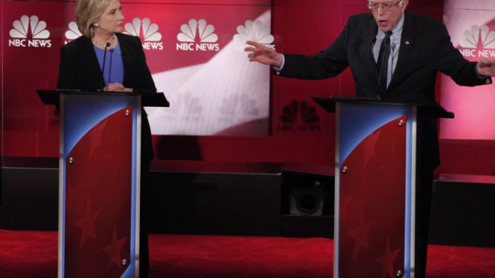 ברני סנדרס והילארי קלינטון בעימות הדמוקרטי. צילום: רויטרס