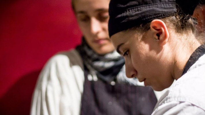 רינה ואליס במטבח. צילום: ילנה קבטני