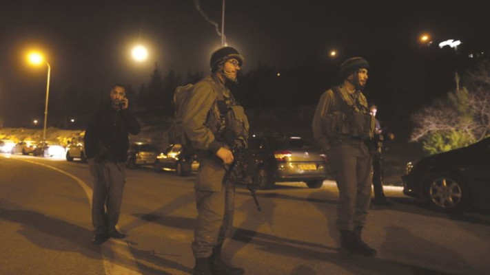 &quot;הלהט האידיאולוגי שלה נבע מההתייחסות שלה לחיים&quot;. החיפושים אחר המחבל לאחר הפיגוע. צילום: יונתן זינדל, פלאש 90