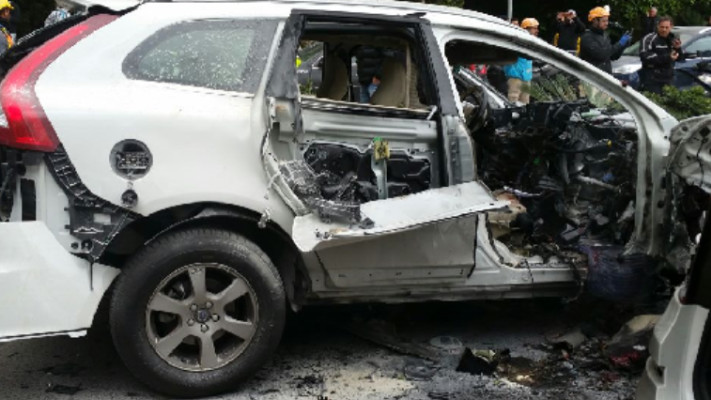 פיצוץ הרכב על גבול רמת גן -תל אביב. צילום: חטיבת דובר המשטרה