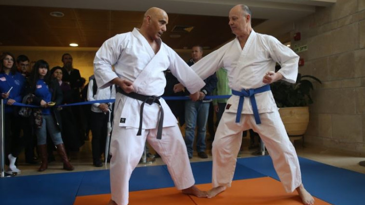 שיעור קראטה עם צחי הנגבי וחמד עאמר. צילום: דוברות הכנסת