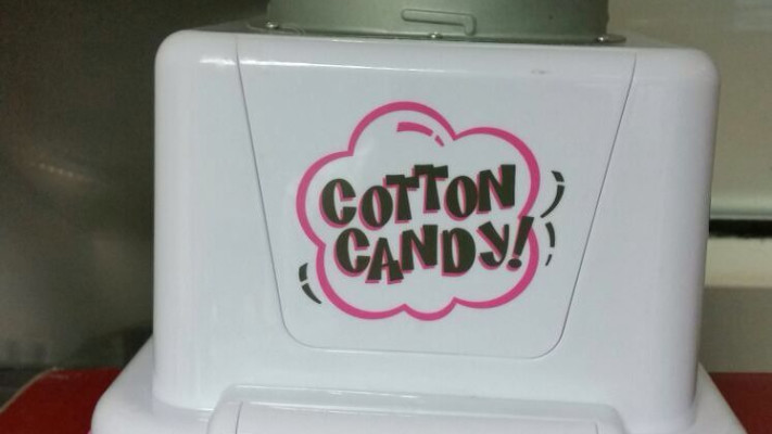 מכשיר להכנת &quot;שערות סבתא&quot; בו הוסלק כסף. צילום: רשות המיסים