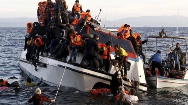 חילוץ פליטים ליד חופי יוון, צילום: רויטרס