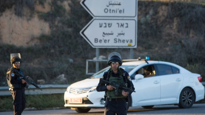 צומת הכניסה לעתניאל אחרי הפיגוע. צילום: פלאש 90