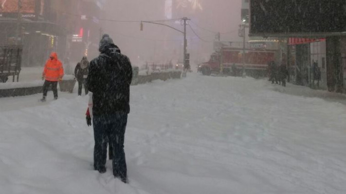 סופת שלגים בטיימס סקוור בניו יורק. צילום: שלמה בר 