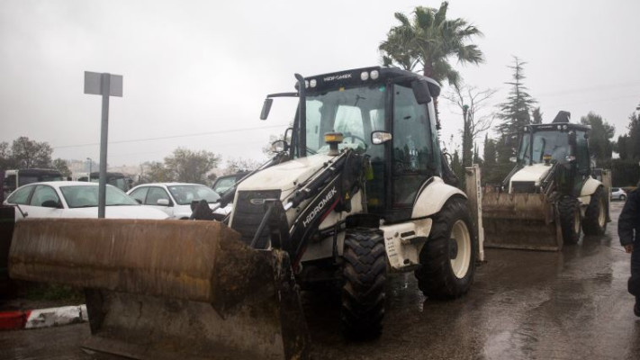 מפלסות שלג מוכנות לפעולה בירושלים. צילום:יונתן זינדל, פלאש 90
