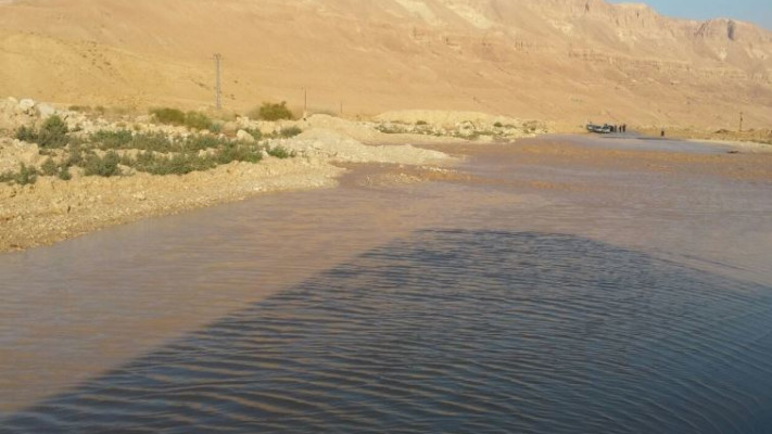 נחל ערוגות מוצף. צילום: חטיבת דובר המשטרה