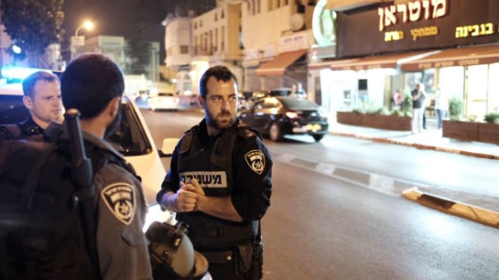 &quot;אמון הציבור במשטרה נקבע לפי השוטר הבודד&quot;. שוטרים ביפו. צילום: תומר נויברג, פלאש 90