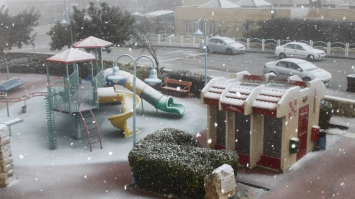 שלג באלון שבות. צילום: גרשון אלינסון, פלאש 90