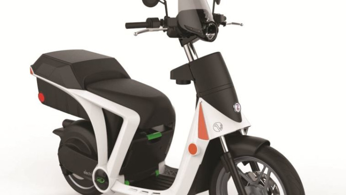 קטנוע קטן. אין סימן להתקדמות ברפורמות הנדרשות. צילום: Khaosaming 