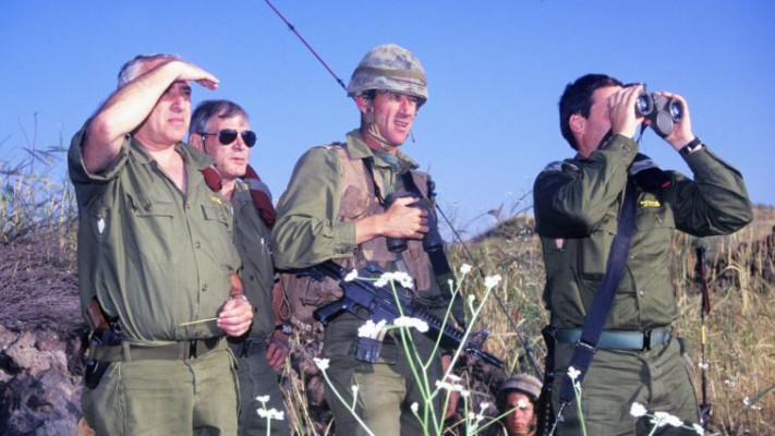 תרגיל חטיבתי, עוזי דיין, שחק ובני גנץ. צילום: בן פרג'