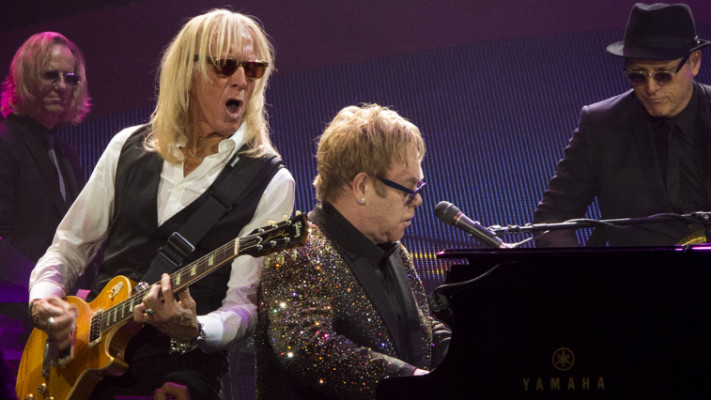 אלטון ג'ון עם הבעל הקולנוען דיוויד פרניש. צילום: רויטרס