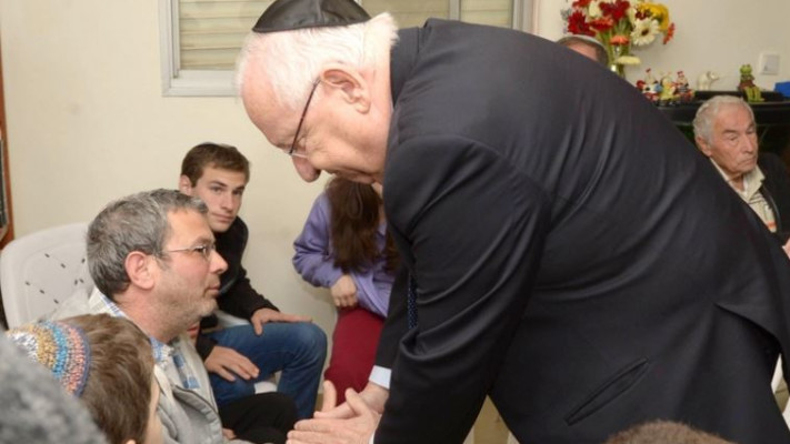 הנשיא ריבלין בבית המשפחה. צילום: מארק ניימן, לע&quot;מ