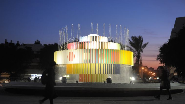 מזרקת האש תישאר במקומה. צילום: אבשלום ששוני