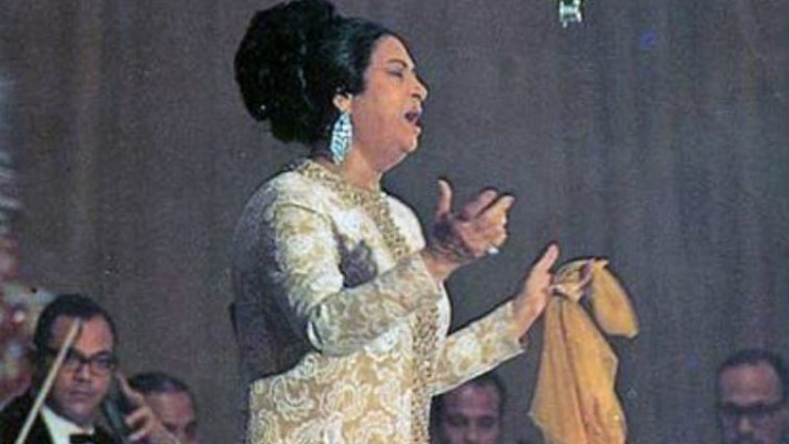 &quot;כשהייתי ילדה זמזמתי את השירים של פיירוז, אום כולתום, פאריד אל אטרש, עבד אל והאב ואחרים&quot;. אום כולתום. צילום: ויקיפדיה