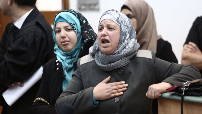 אמו של מוחמד אבו חד'יר בבית המשפט, היום. צילום: יונתן סינדל, פלאש 90