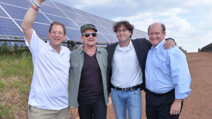 &quot;רואנדה טובה לעסקים&quot; אברמוביץ' בחווה הסלורית שהקים ברואנדה. צילום: דנה סומברג