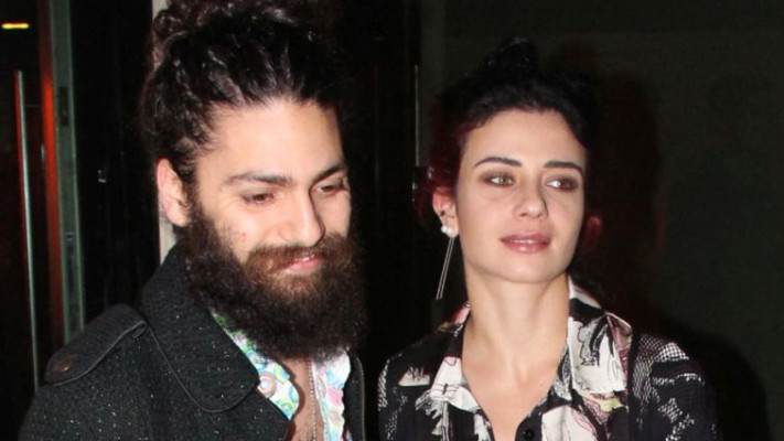 נינט עם בעלה יוסי מזרחי. נקודות האור הגיעו מהשירים שבהם ניסו השניים לחסל את המיינסטים. צילום: אור גפן