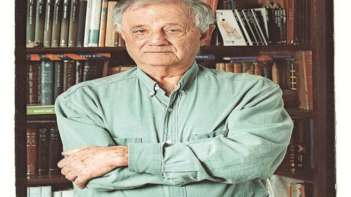 &quot;מגדולי סופרי ישראל&quot;. יזהר צילום: ראובן קסטרו