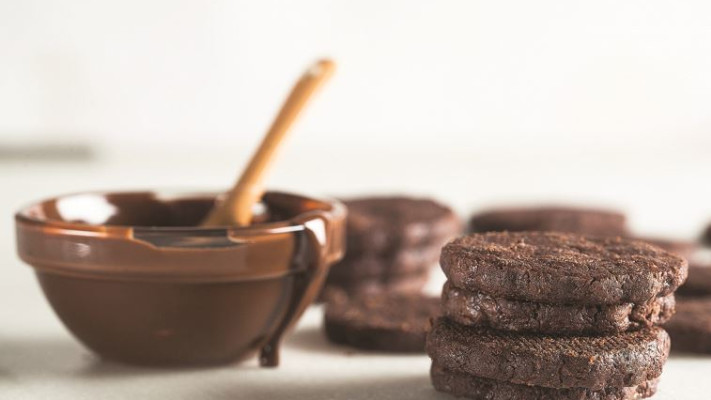 עוגיות שוקולד מריר עם מלח ים. צילום: אפיק גבאי