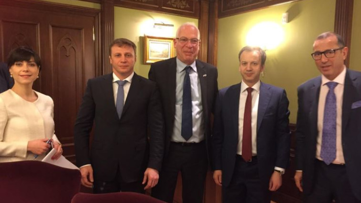 אורי אריאל עם בכירים רוסים. משרד הביטחון: &quot;זה לא תואם איתנו&quot;