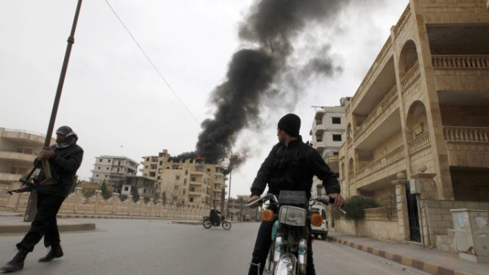 הפגזת כוחות המשטר הסורי בעיר א-ראקה. צילום: רויטרס