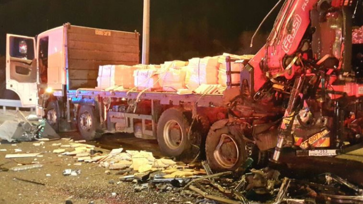 המשאית המעורבת בתאונת הדרכים בכביש 1. צילום: אורי דייויס - דוברות איחוד הצלה