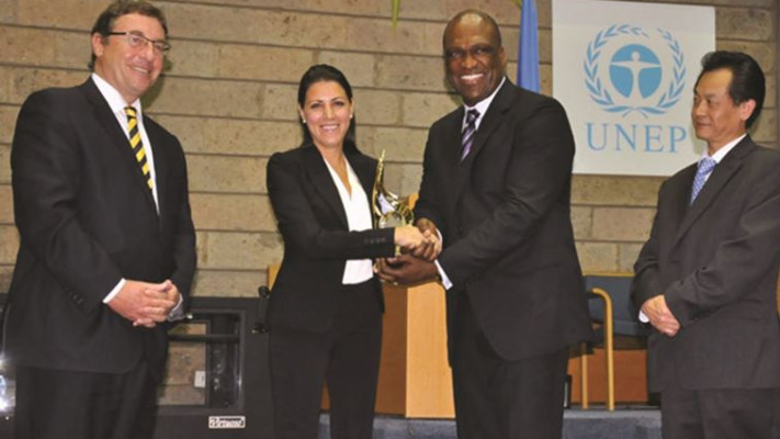 סיון יערי מקבלת את פרס האו&quot;ם לחדשנות. צילום: אינוביישן אפריקה