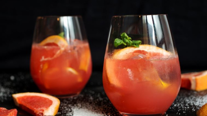 קוקטייל עראק ואשכוליות ב&quot;מטבח לילה&quot;. צילום:רונן מלחן