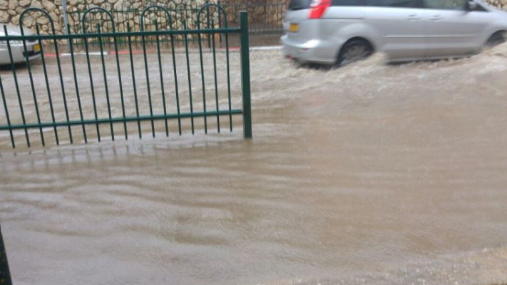 גשמים גרמו להצפות בצפת. צילום: דוברות עיריית צפת