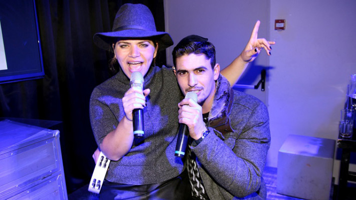 ג'קי וישראל אזולאי, אחותי ג'קי במועדון קריוקי (צילום: אור גפן)