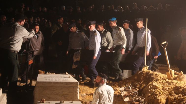 מלווים את גלמן בדרכו האחרונה. צילום: מרק ישראל סלם