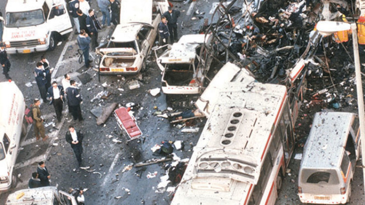 פיגוע בקו 18. צילום: אמירה גנץ