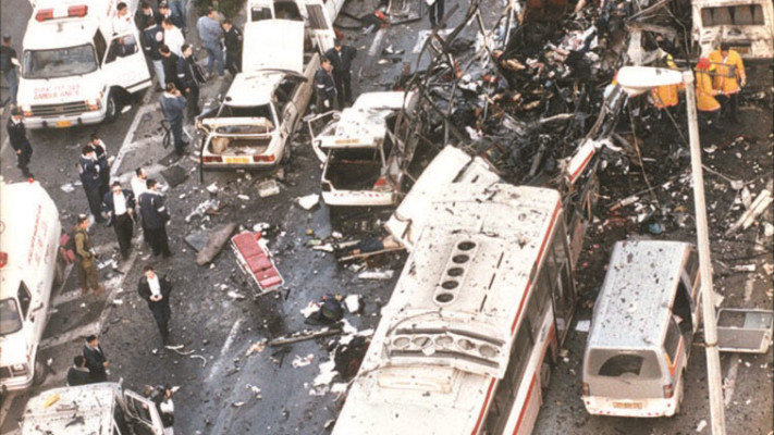 הפיגוע בקו 18, לפני שני עשורים. צילום: פלאש 90