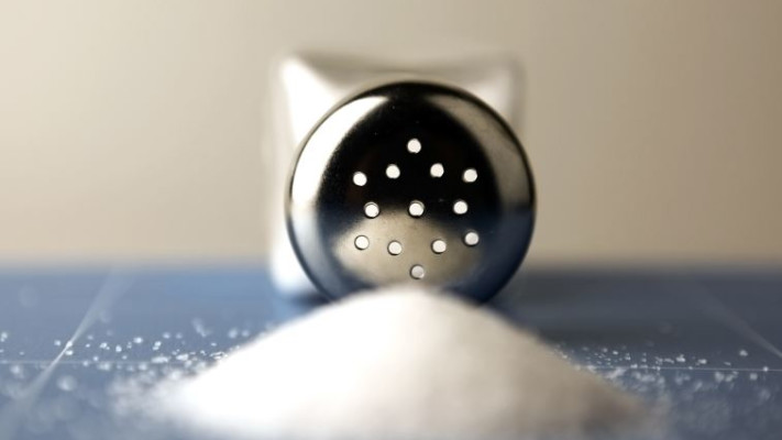 מלח. המחקר מגלה כי בטווח הארוך הוא מפחית את נפח השתן ותחושת הצמא. צילום: אינגאימג