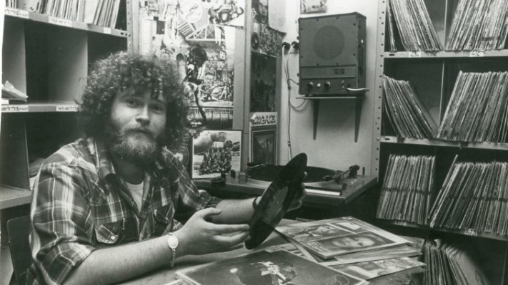 חייך בביישנות ואמר תודה, דני קרפל. צילום: שמואל נחמני