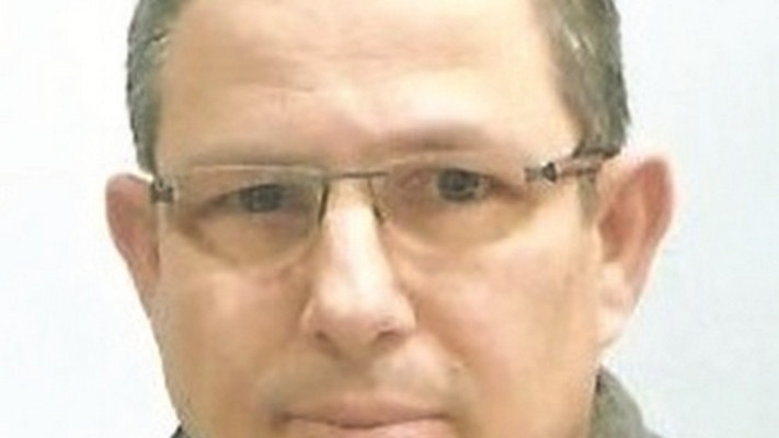 &quot;מה שמניע אותי הוא הרצון לתקן את העוול שנעשה להנצחת החייל ומשפחתו. עו&quot;ד מניס. צילום פרטי