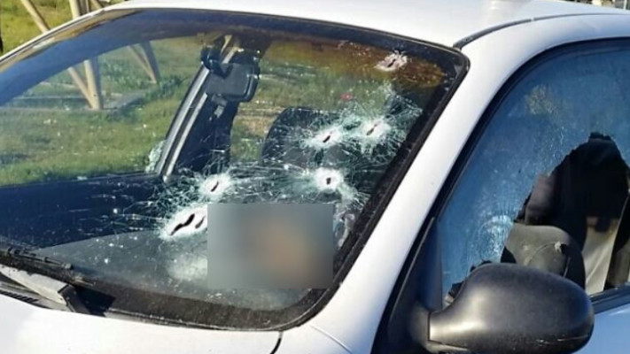 זירת פיגוע הדריסה בצומת גוש עציון, הבוקר. צילום: הצלה יו&quot;ש