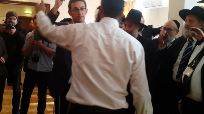 שיעור בקרב מגע בבית חב&quot;ד. צילום: דנה סומברג