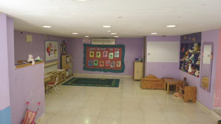 המטבח מחולק לבשרי וחלבי. אחד המקלטים צילומים: צ'לסי