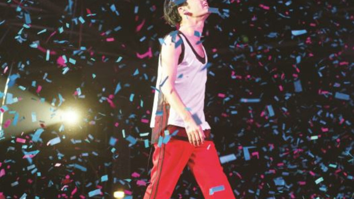 אביב גפן בהופעה חיה