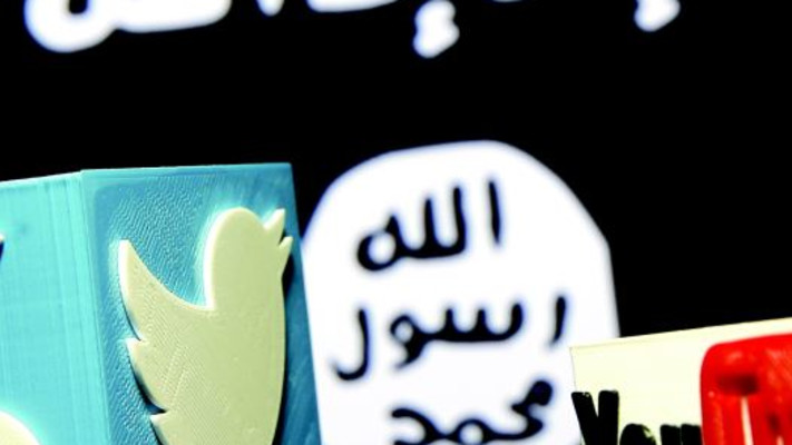 ההאקרים החליפו את התכנים בחשבונות טוויטר של דאעש בתכני פורנו להטב&quot;ים.צילום: רויטרס