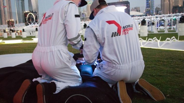 מתמודדים במירוץ הרחפנים העולמי בדובאי. צילום: getty