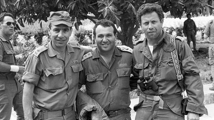 הקים את צד&quot;ל. מאיר דגן עם חברו יוסי בן חנן