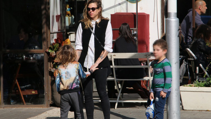 סינגל מאמא. אילנה ברקוביץ' והילדים (צילום: ניר פקין)