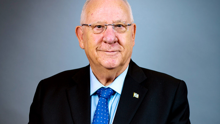 הכדור עובר אליו. הנשיא ריבלין. צילום: אריק סולטאן